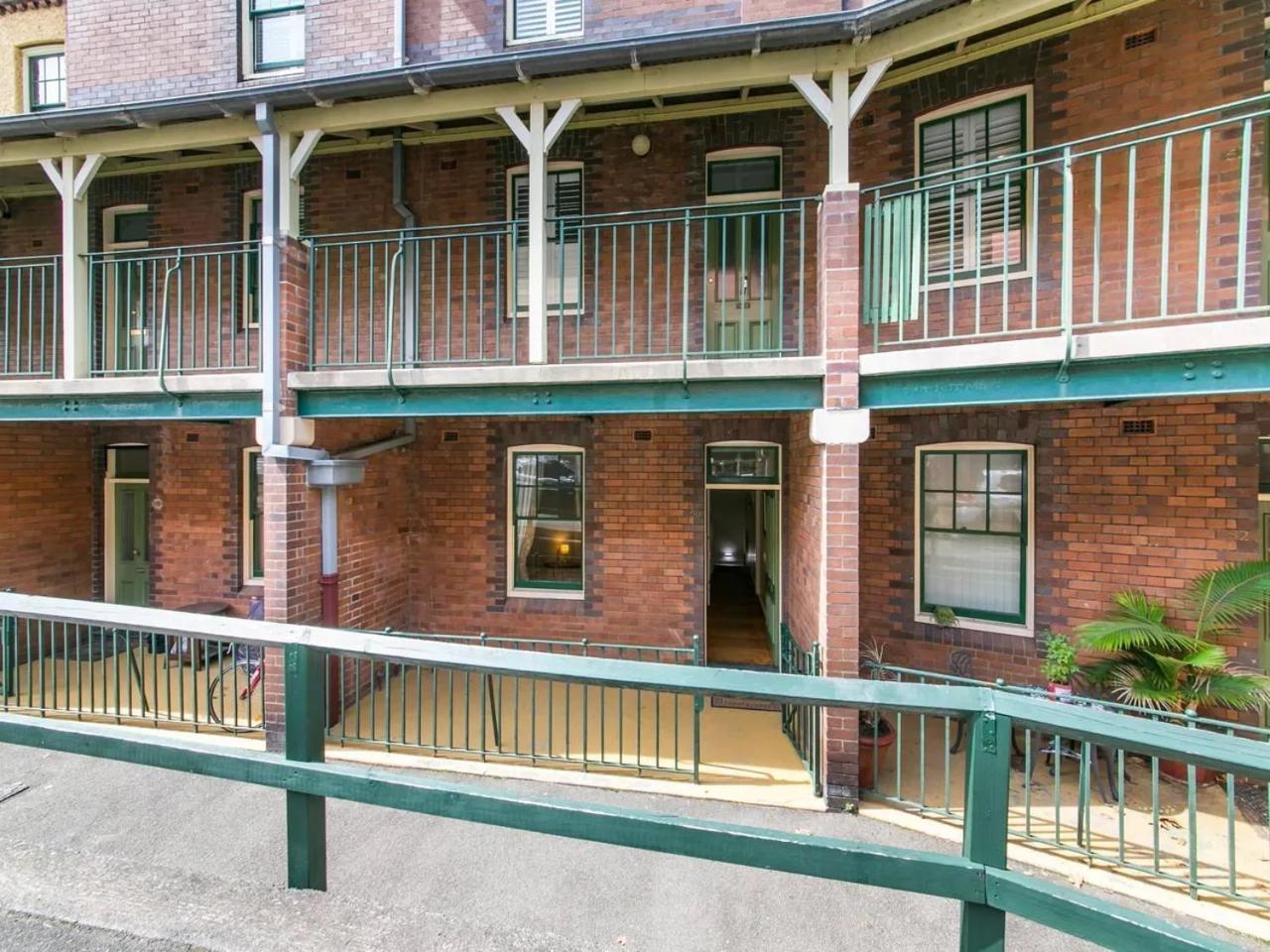 Discover The Rocks - Historical Terrace House Sydney Exterior foto